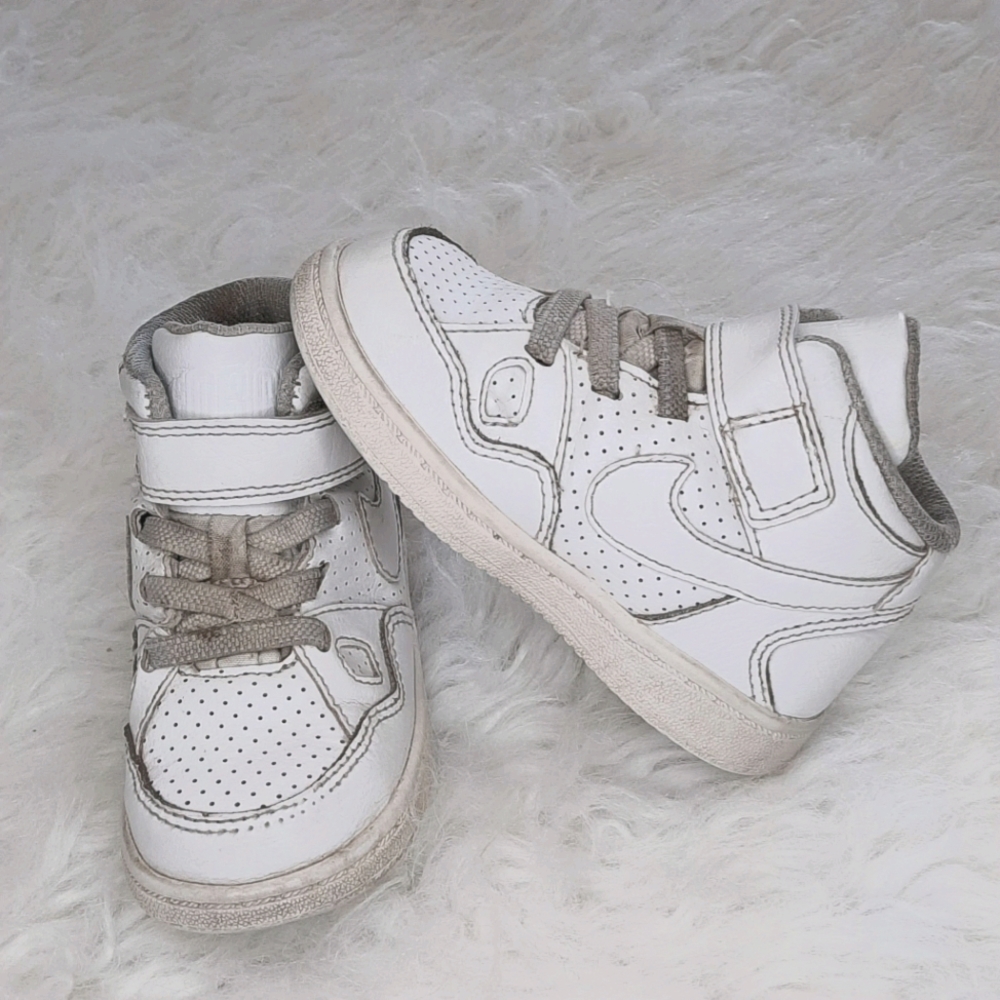 Nike Air Force 1 Mid

Toddler 6c